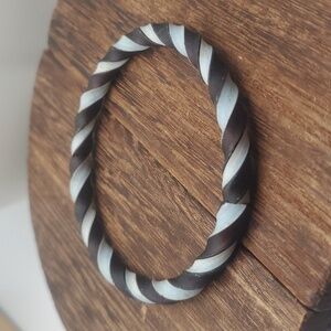 B2117 Beetlejuice twist art‎ deco bracelet